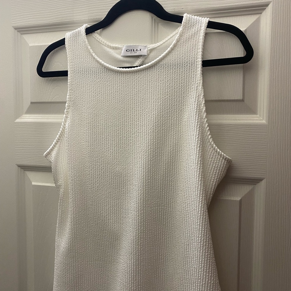 Gilli Women's White Sleeveless Top